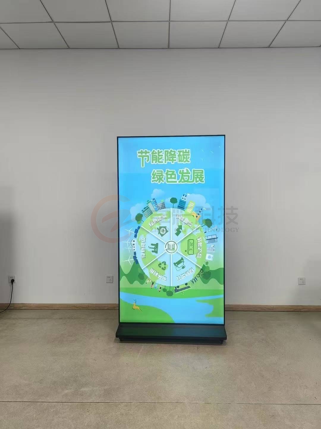 江苏某企业：立式全面屏广告机的绿色赋能
